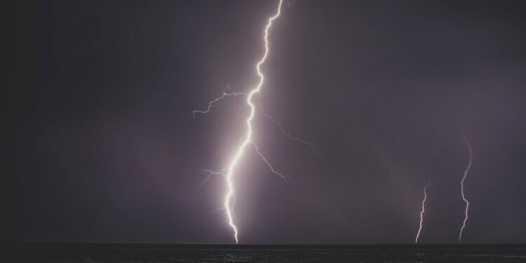 Cádiz sufre un apagón generalizado a causa de un rayo