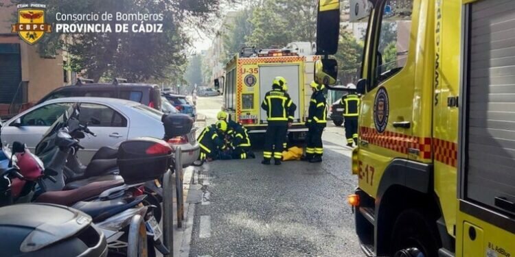 Incendio de una vivienda en Cádiz, en la calle Marinero