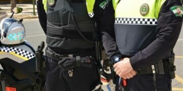 La policía busca a un conductor fugado tras atropellar a dos hombres en Dos Hermanas