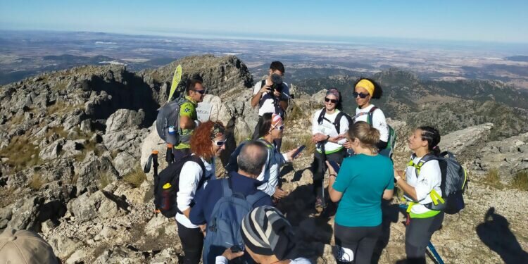 La Escuela de Pacientes ha protagonizado este fin de semana el ascenso al pico del Torreón