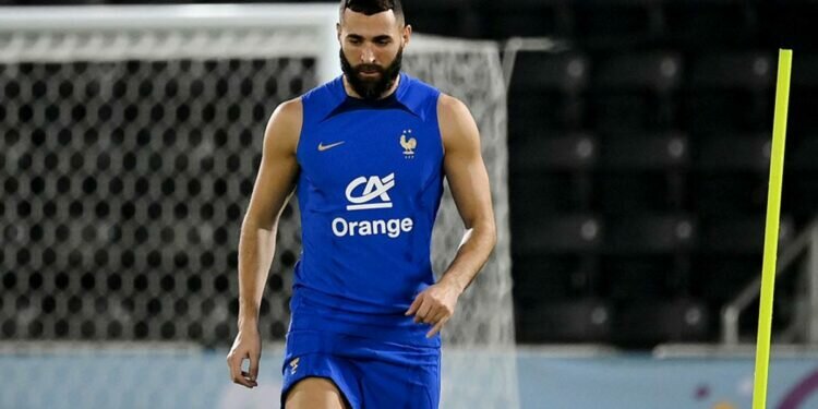 Benzema estará tres semanas de baja tras lesionarse con Francia