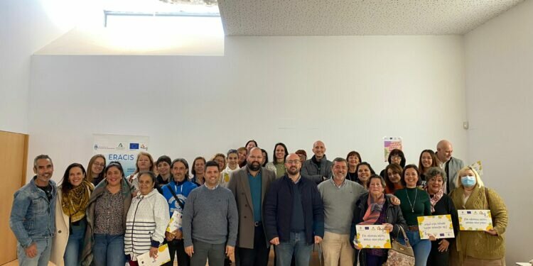 El Puerto: Germán Beardo subraya la gran labor realizada por la Asociación Imeris para mejorar la inserción laboral de personas en situación de riesgo o exclusión social, en el marco de la ERACIS  