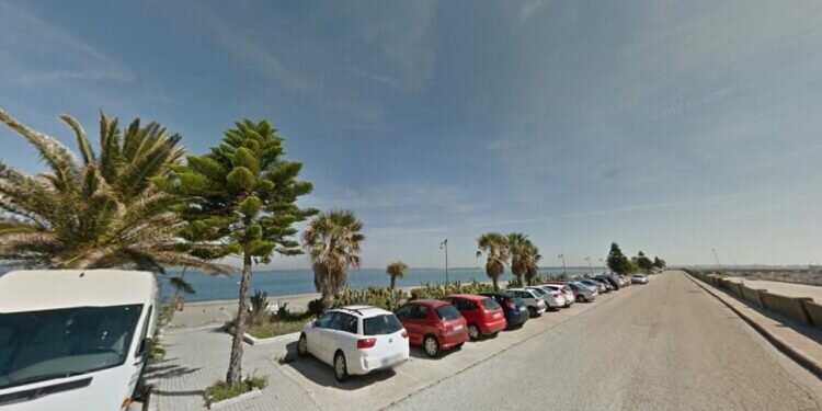 Detiene a un hombre por forzar y robar en vehículos en el Paseo Pascual Pery