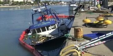 Se hunde un pesquero en el Puerto de Santa María