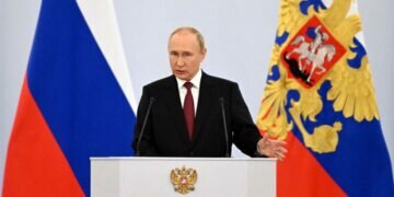 El presidente Vladimir Putin prohíbe las exportaciones de petróleo ruso a los países que impusieron un tope de precios