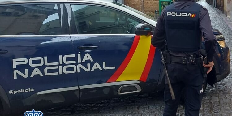La Policía Nacional detiene en Cádiz a un hombre tras ser localizado en la vía pública portando más de 300 gramos de cocaína