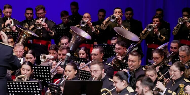 Presentación de «𝐸𝑙 𝑃𝑒𝑟𝑟𝑜 𝐴𝑛𝑑𝑎𝑙𝑢́» por la banda de la Esperanza de Málaga