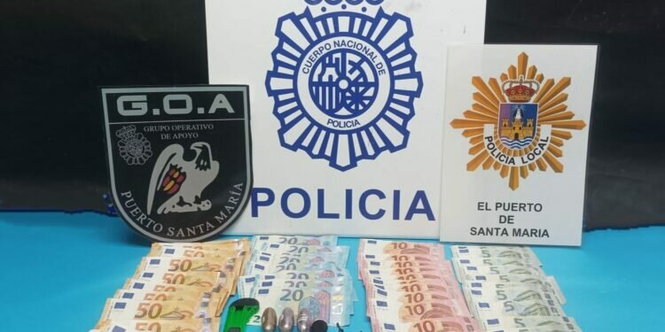 El Puerto: La Policía Nacional, con la colaboración de la Policía Local ,desmantela en El Puerto de Santa María un punto de venta de droga  