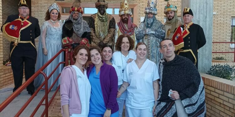 El Puerto: Visita oficial de Sus Majestades los Reyes Magos de Oriente a la residencia Sor María Prado