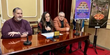 La XXXIII Pestiñada y la II Empanada Popular dan la bienvenida al Carnaval 2023 en las calles de Cádiz