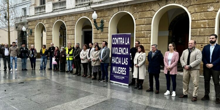 El Ayuntamiento de Cádiz muestra su «más absoluta condena» a los asesinatos machistas ocurridos este fin de semana