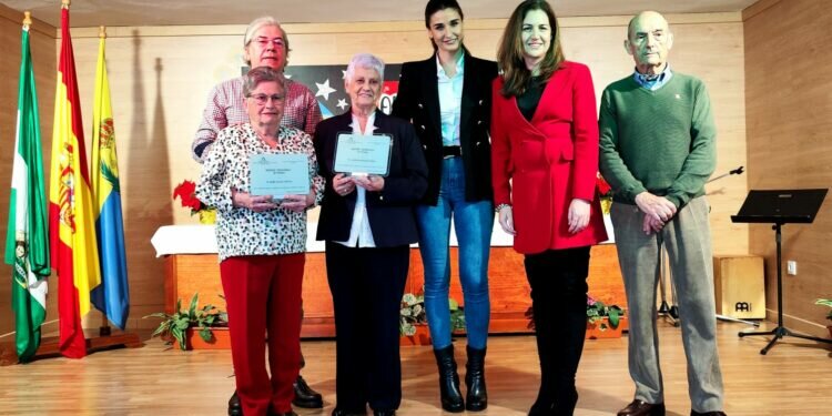 Algeciras: Conesa y Bueno asisten a los VI Premios Excelecia del Centro de Mayores de San José Artesano